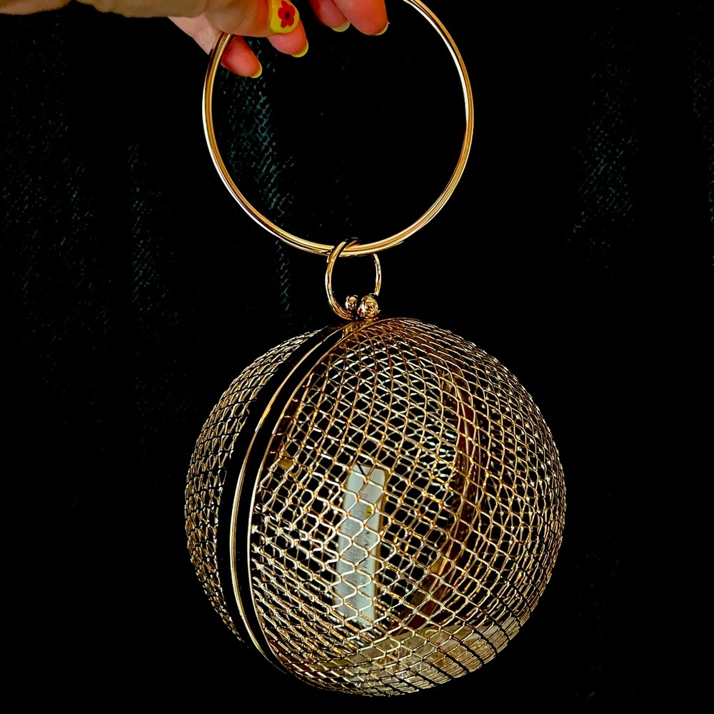 Round cage handbag 👜